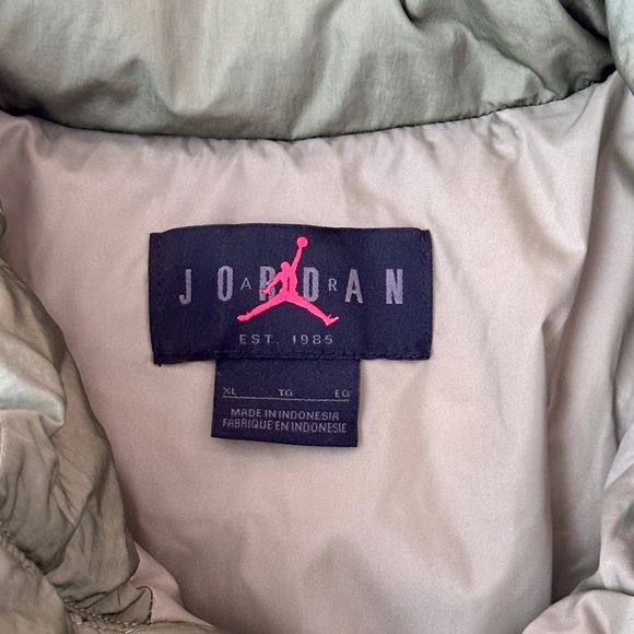 Jordan Jacket - Picture 5 of 5